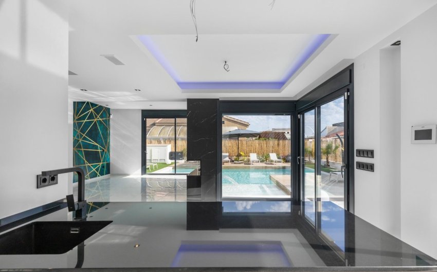 Herverkoop - Villa -
Torrevieja - Torreta Florida