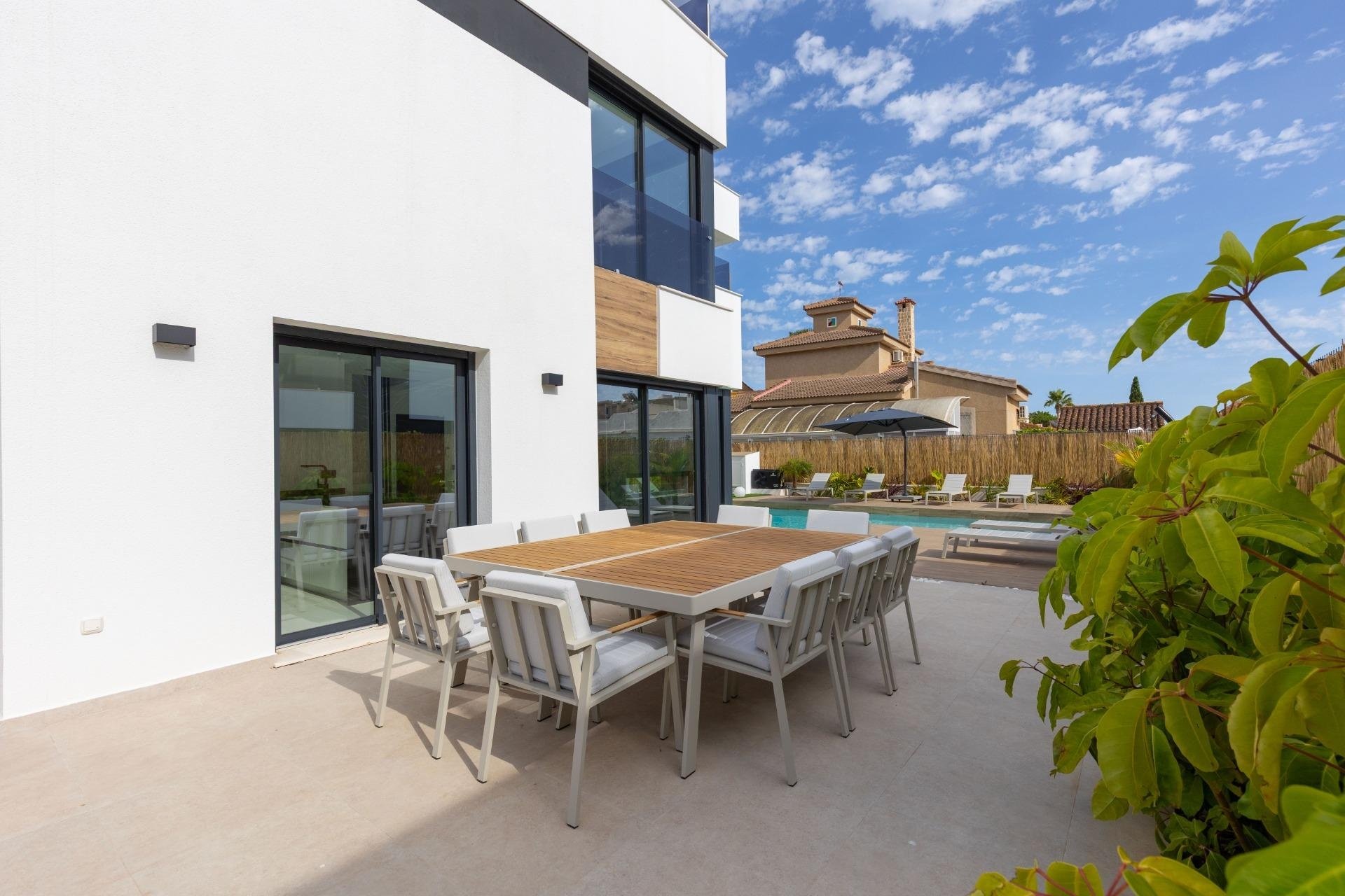 Herverkoop - Villa -
Torrevieja - Torreta Florida