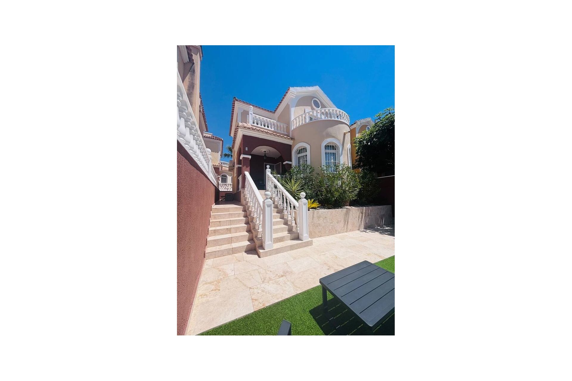 Herverkoop - Villa -
Villamartin - Costa Blanca