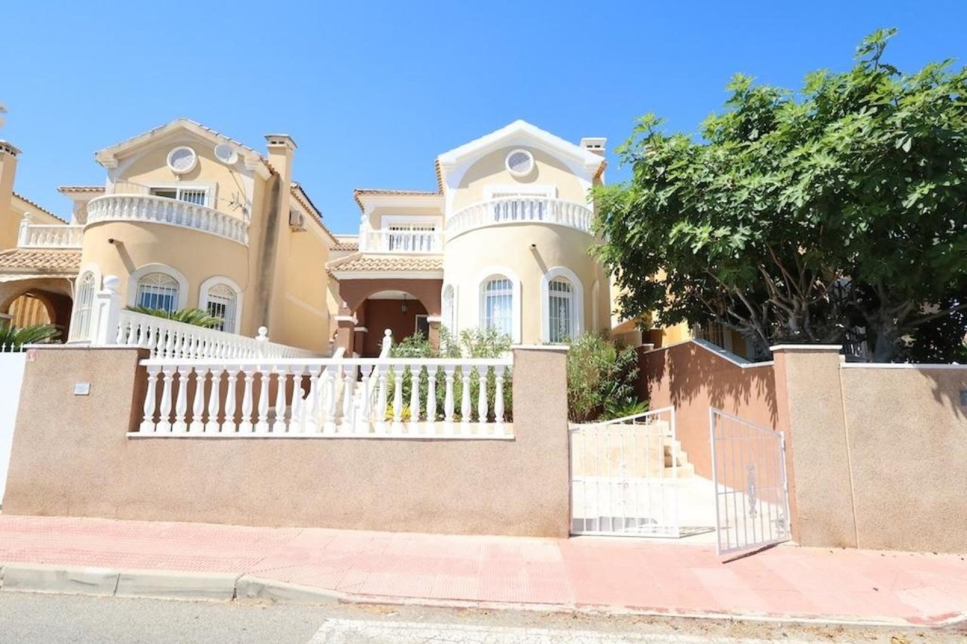 Herverkoop - Villa -
Villamartin - Costa Blanca