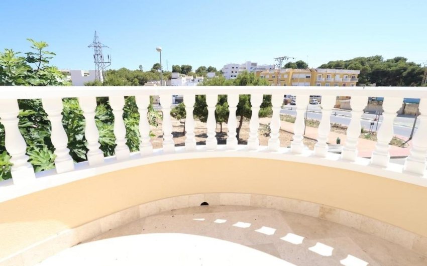 Herverkoop - Villa -
Villamartin - Costa Blanca