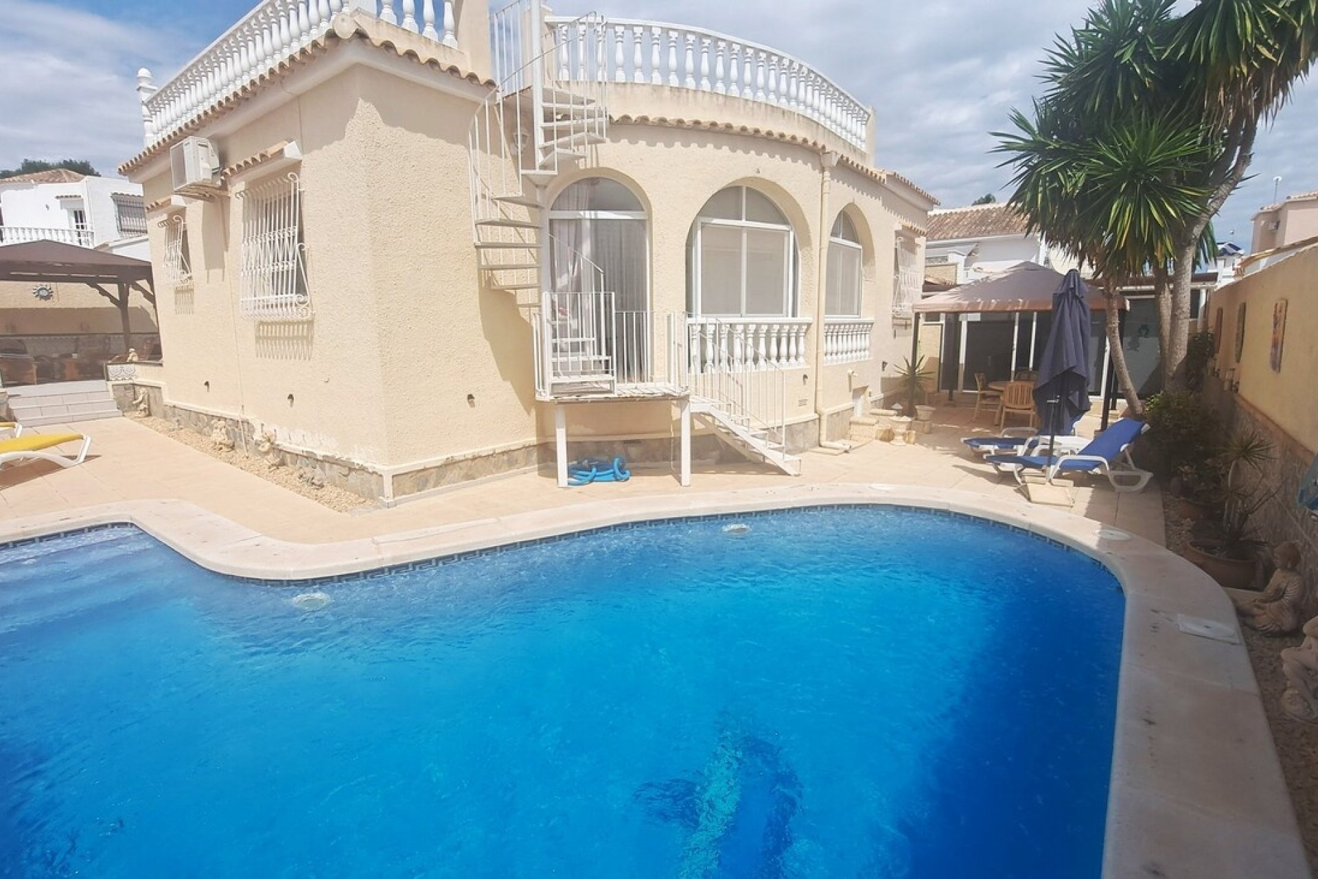 Herverkoop - Villa -
Villamartin - Costa Blanca