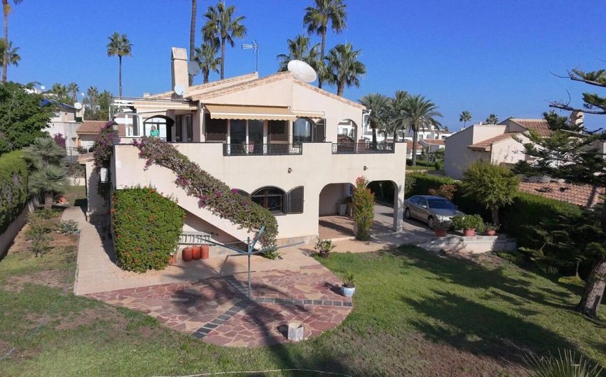 Herverkoop - Villa -
Villamartin - Costa Blanca