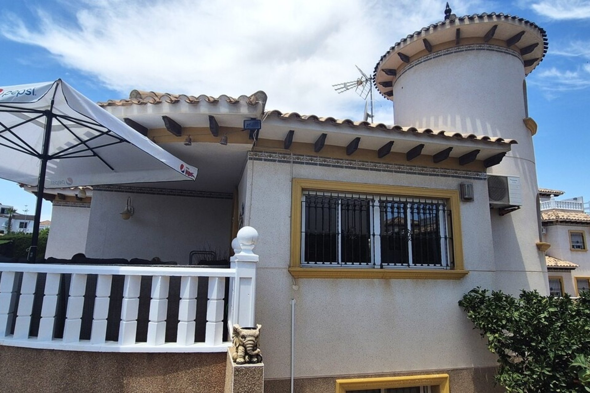 Herverkoop - Villa -
Villamartin - Costa Blanca