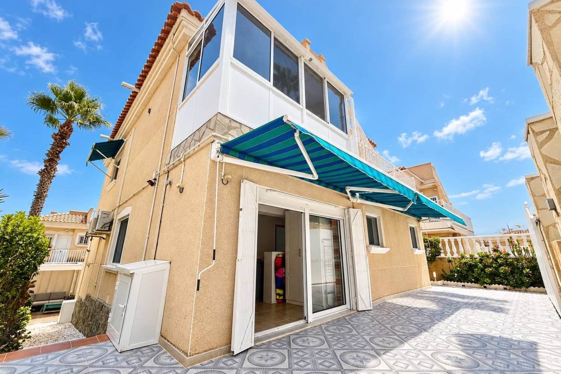 Herverkoop - Villa -
Villamartin - Costa Blanca