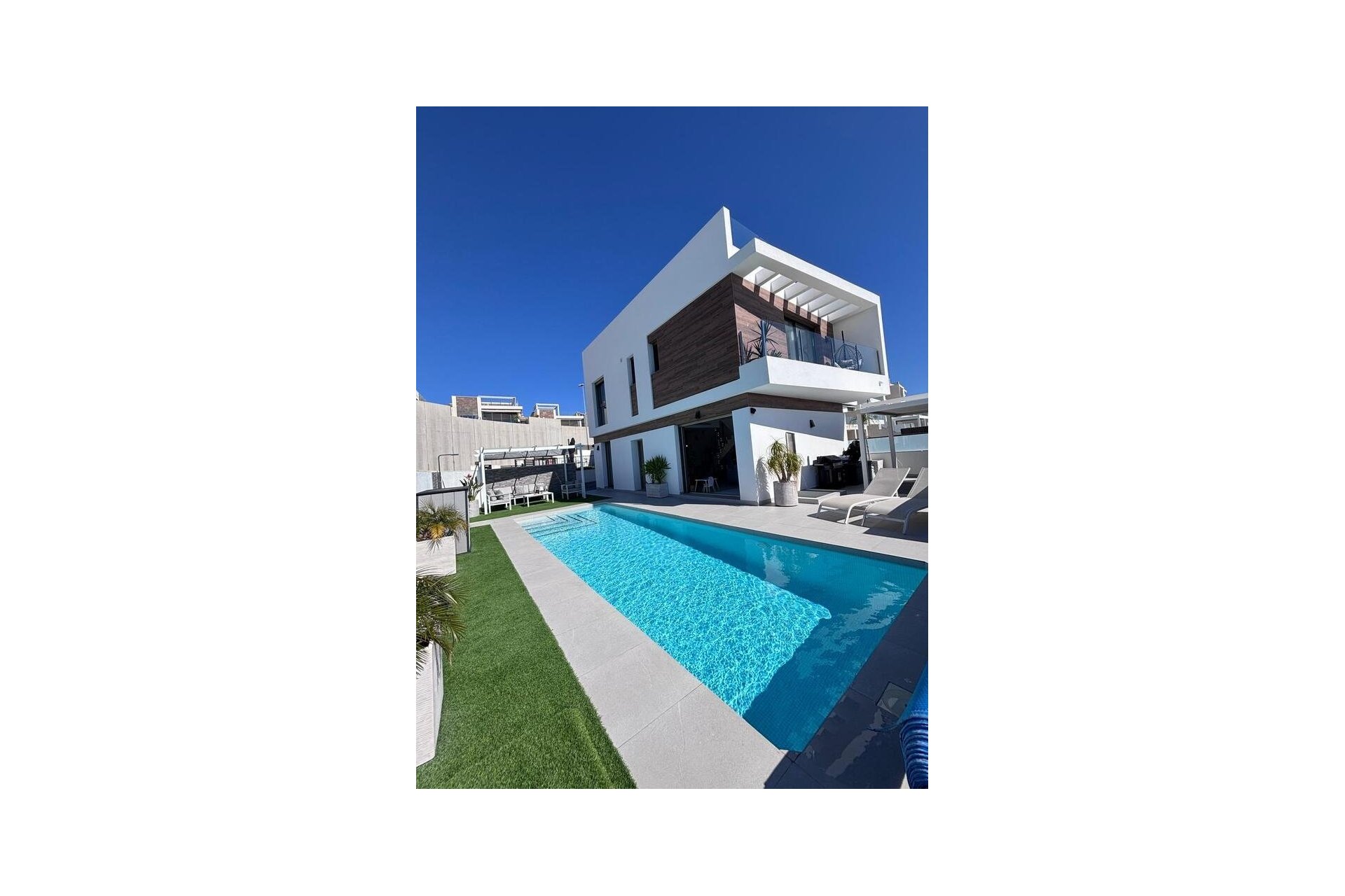 Herverkoop - Villa -
Villamartin - Costa Blanca