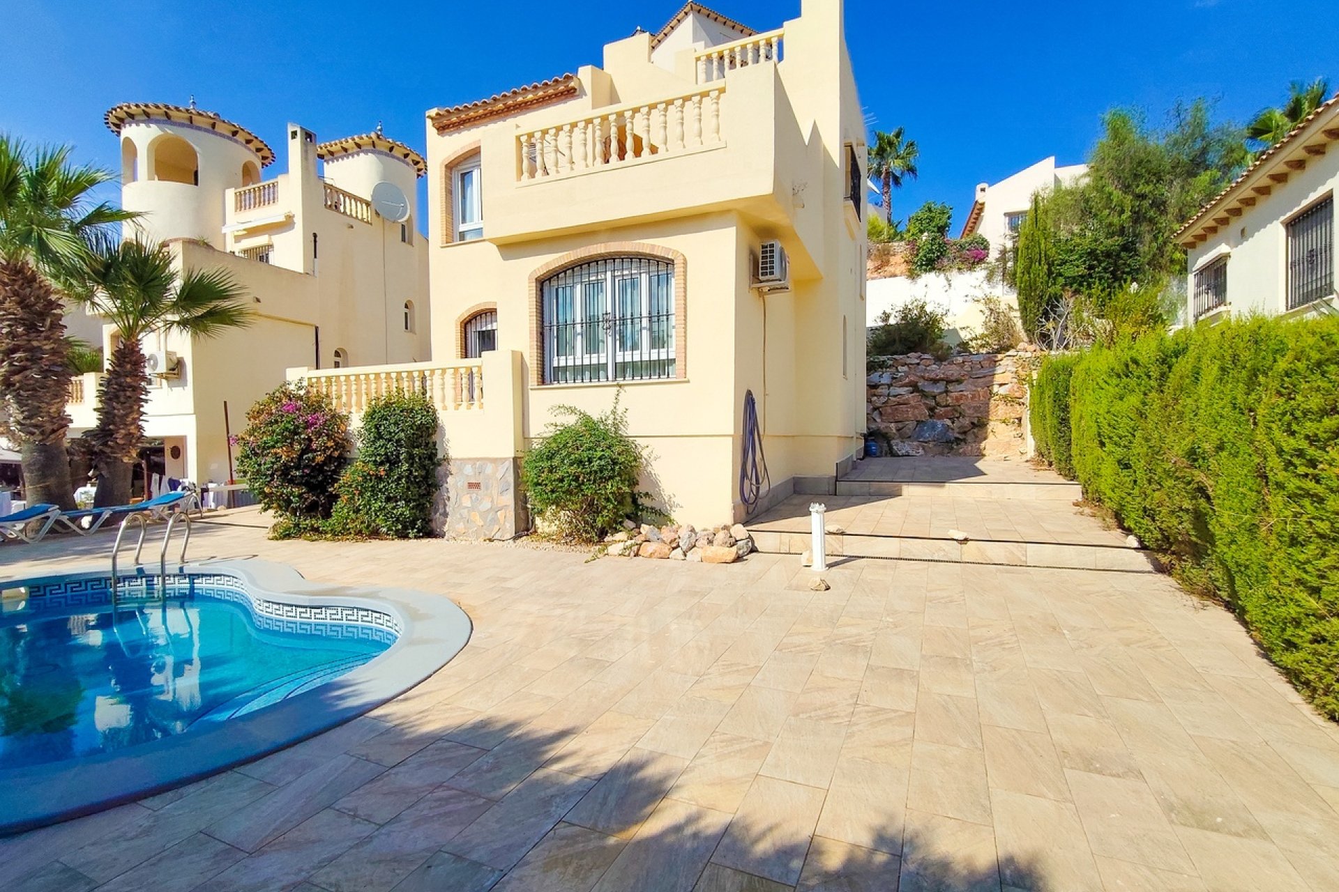 Herverkoop - Villa -
Villamartin - Costa Blanca