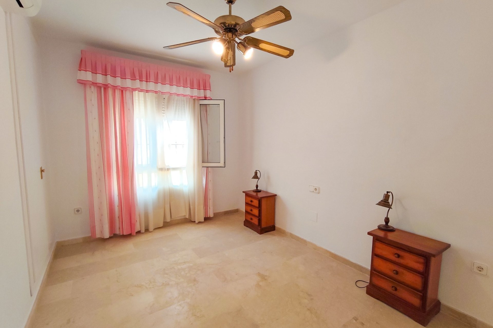 Herverkoop - Villa -
Villamartin - Costa Blanca
