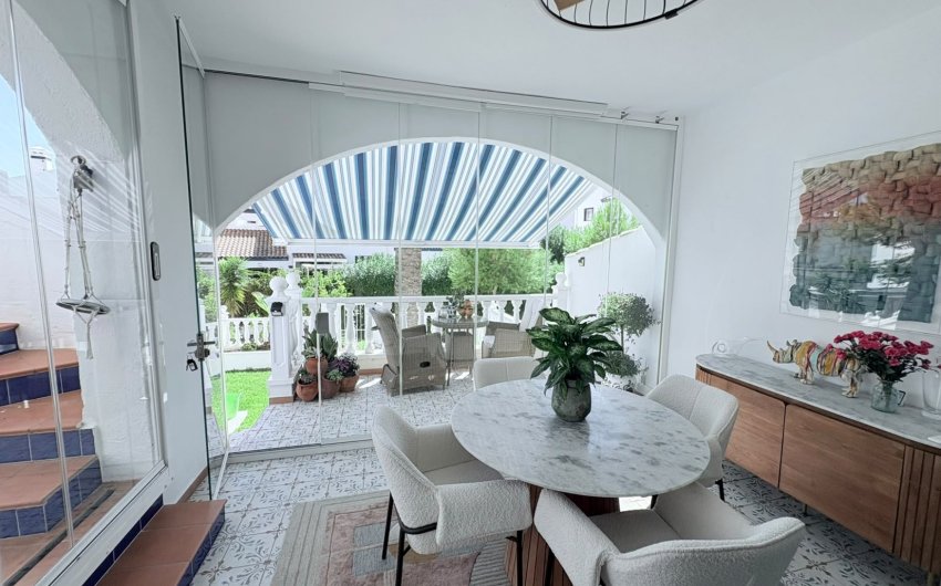 Herverkoop - Villa -
Villamartin - Costa Blanca