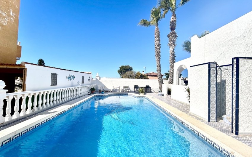 Herverkoop - Villa -
Villamartin - Costa Blanca