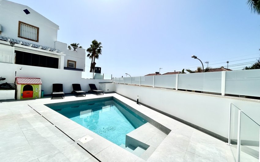 Herverkoop - Villa -
Villamartin - Costa Blanca