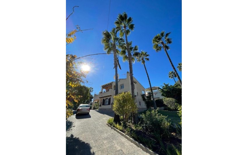Herverkoop - Villa -
Villamartin - Costa Blanca
