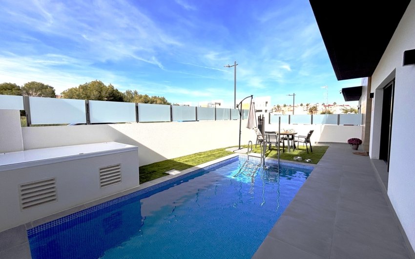 Herverkoop - Villa -
Villamartin - Costa Blanca
