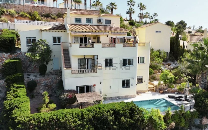 Herverkoop - Villa -
Villamartin - Costa Blanca
