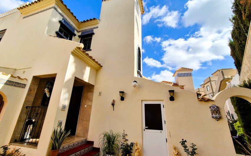 Herverkoop - Villa -
Villamartin - Costa Blanca