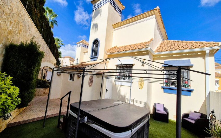Herverkoop - Villa -
Villamartin - Costa Blanca