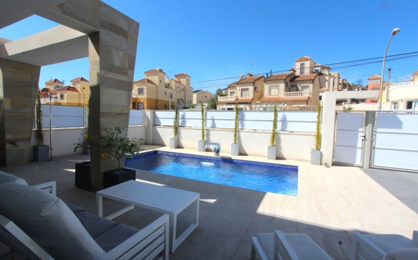 Herverkoop - Villa -
Villamartin - El Galan