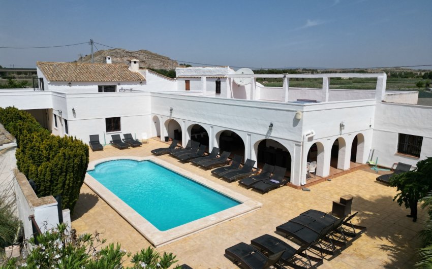 Herverkoop - Villa -
Villena - Inland