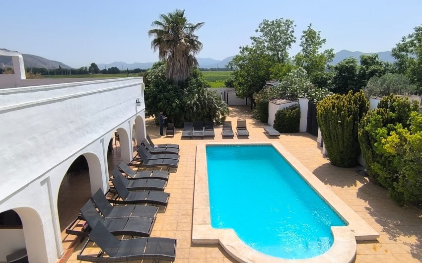 Herverkoop - Villa -
Villena - Inland