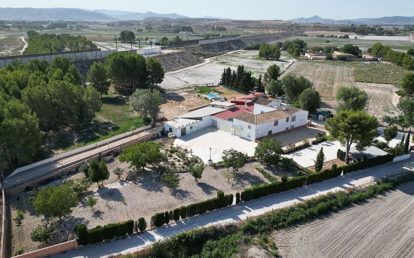 Herverkoop - Villa -
Villena