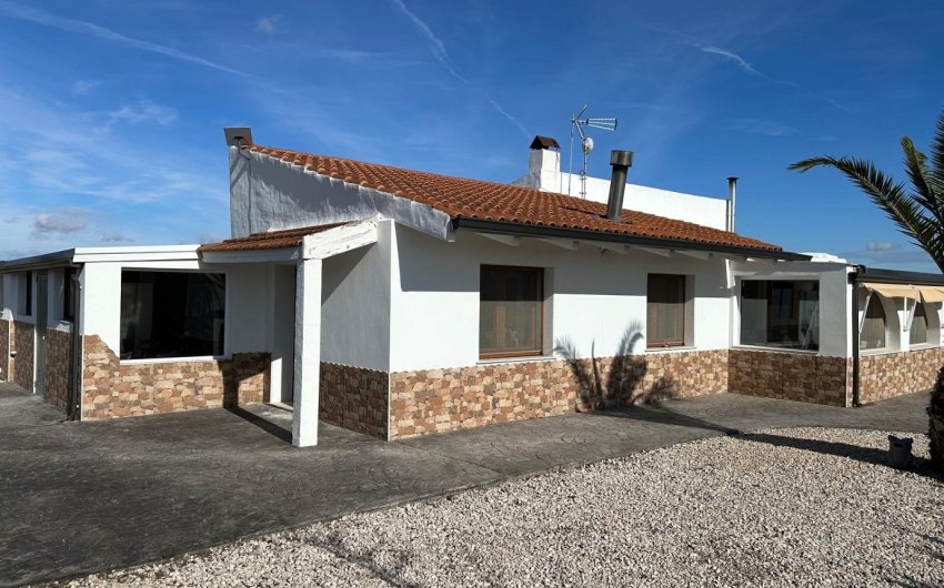 Herverkoop - Villa -
Villena