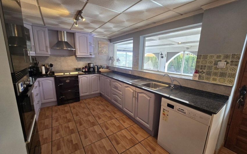 Herverkoop - Villa -
Villena