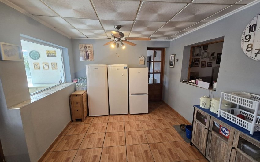 Herverkoop - Villa -
Villena