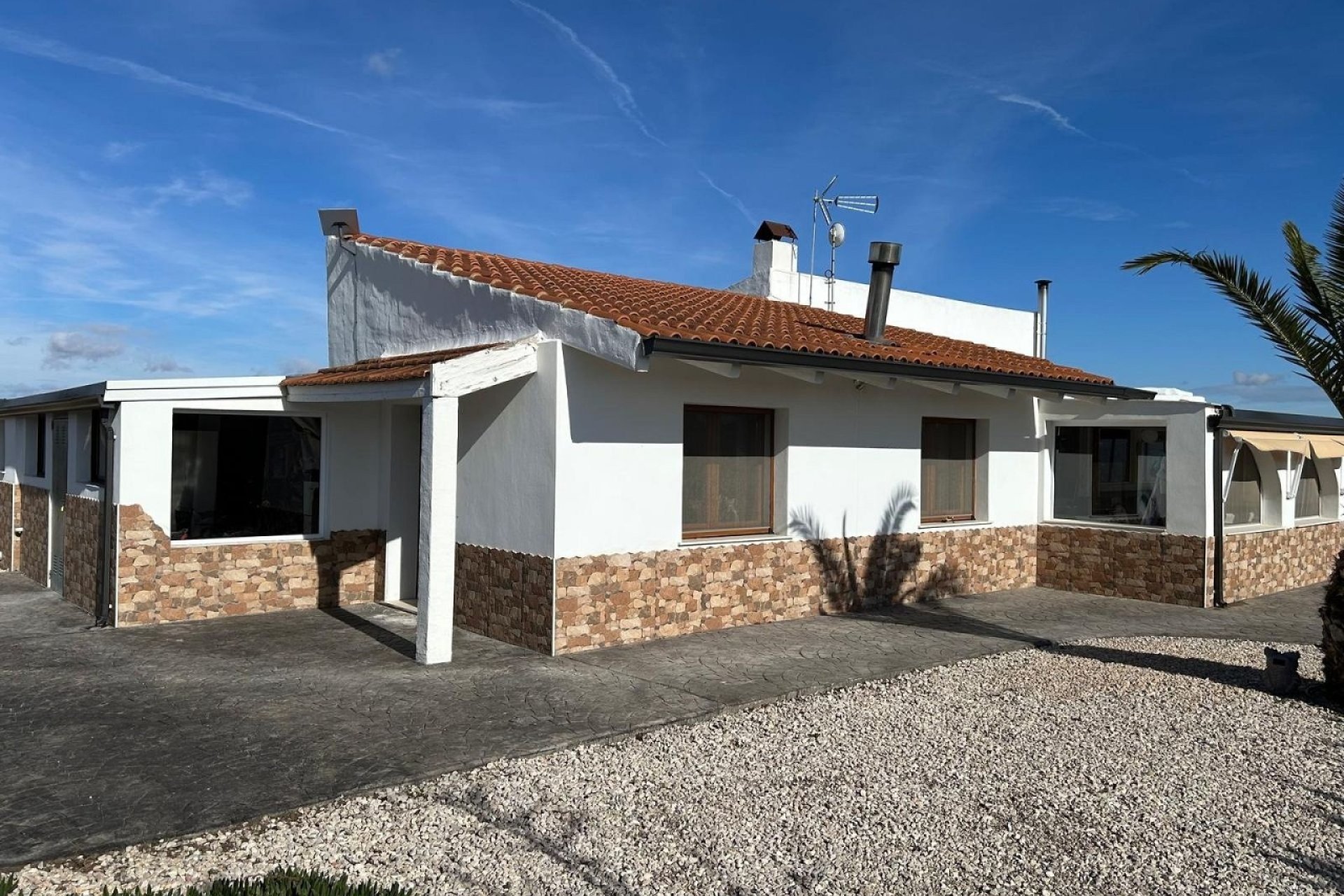 Herverkoop - Villa -
Villena