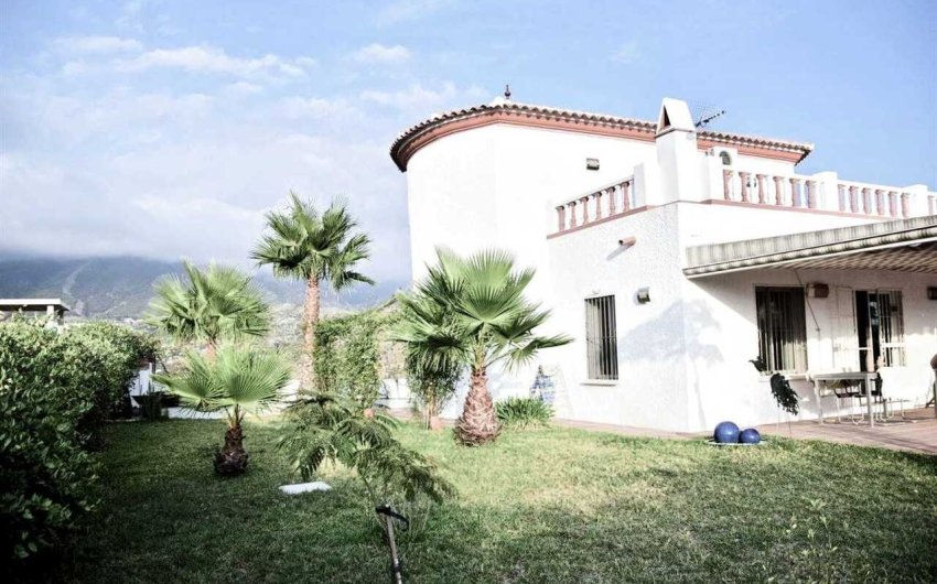 Herverkoop - Villa -
Vinuela - Inland