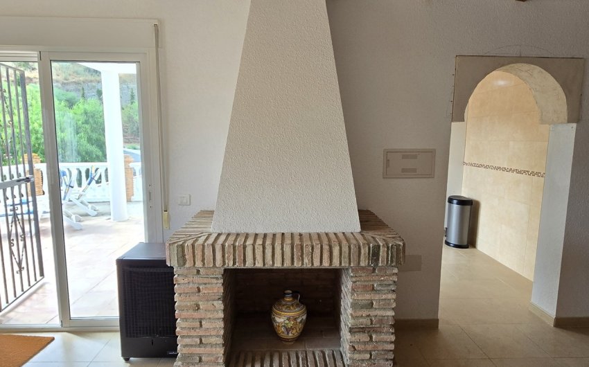 Herverkoop - Villa -
Vinuela - Inland