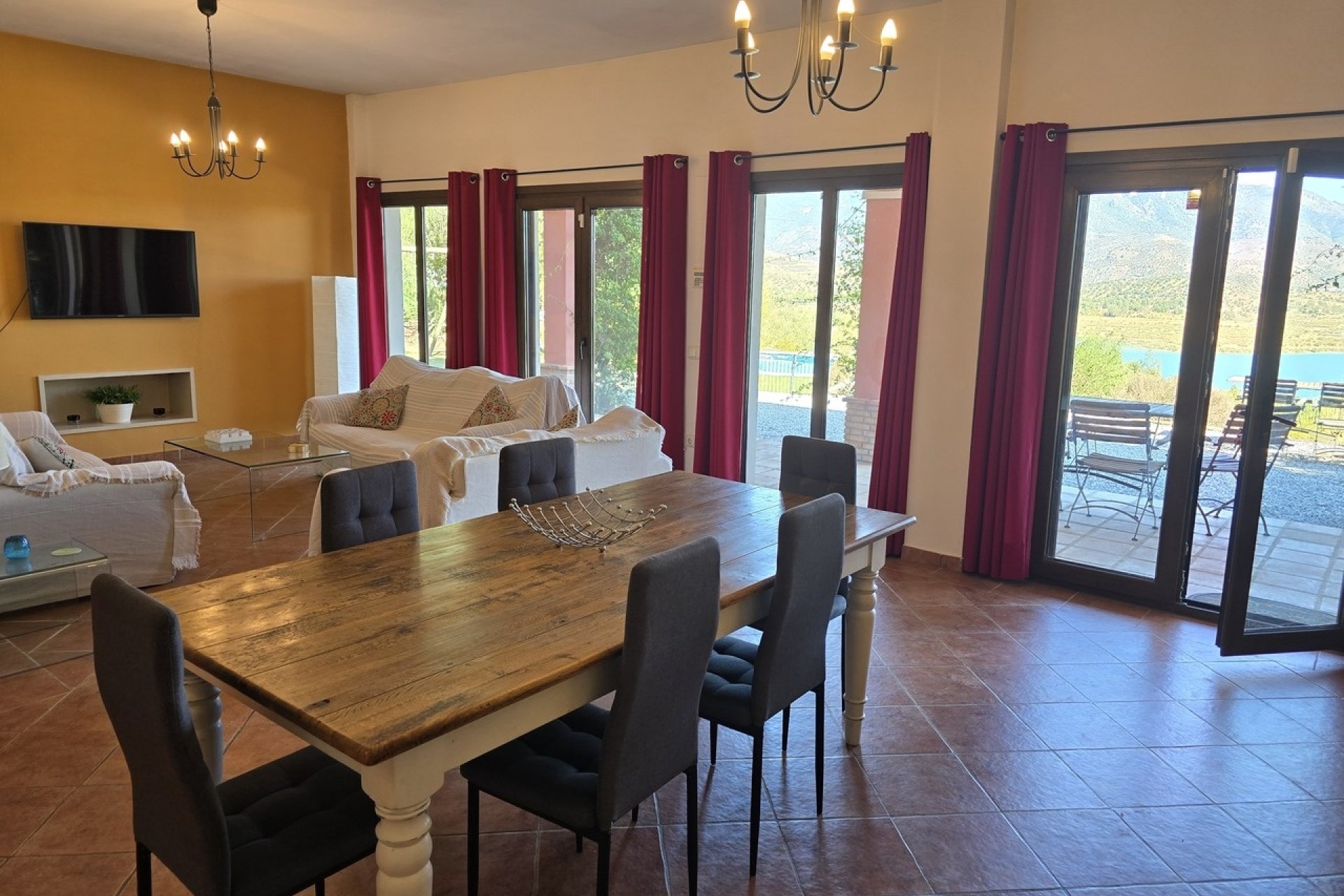 Herverkoop - Villa -
Vinuela - Inland