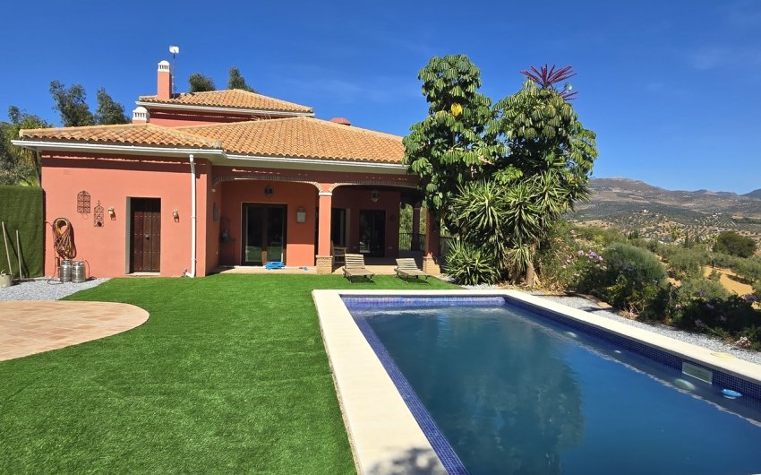 Herverkoop - Villa -
Vinuela - Inland