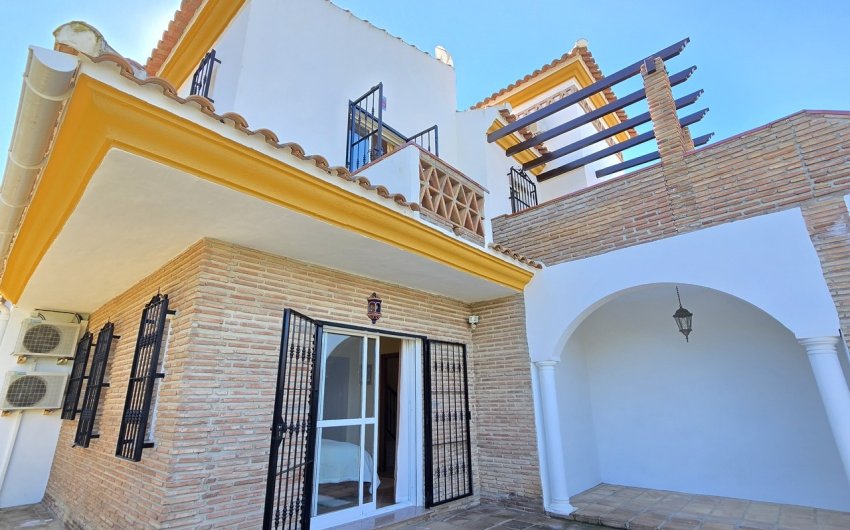 Herverkoop - Villa -
Vinuela - Inland