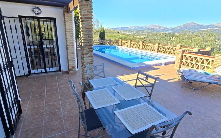 Herverkoop - Villa -
Vinuela - Inland