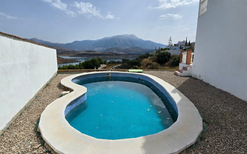 Herverkoop - Villa -
Vinuela - Inland