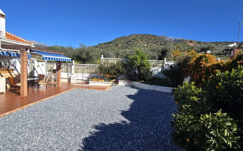 Herverkoop - Villa -
Vinuela - Inland