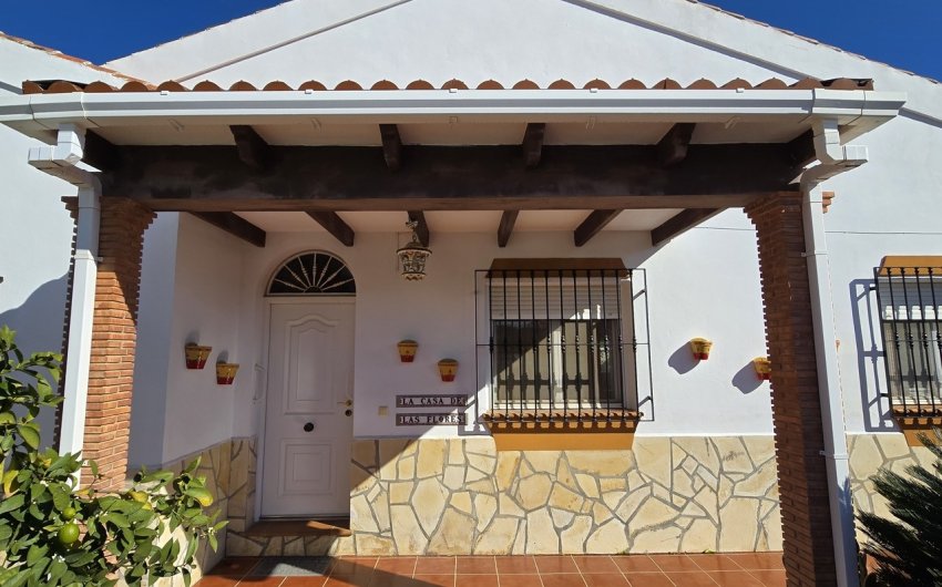 Herverkoop - Villa -
Vinuela - Inland