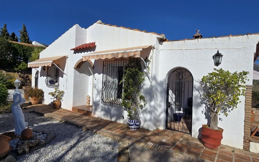 Herverkoop - Villa -
Vinuela - Inland