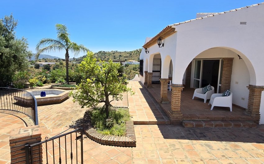 Herverkoop - Villa -
Vinuela - Inland