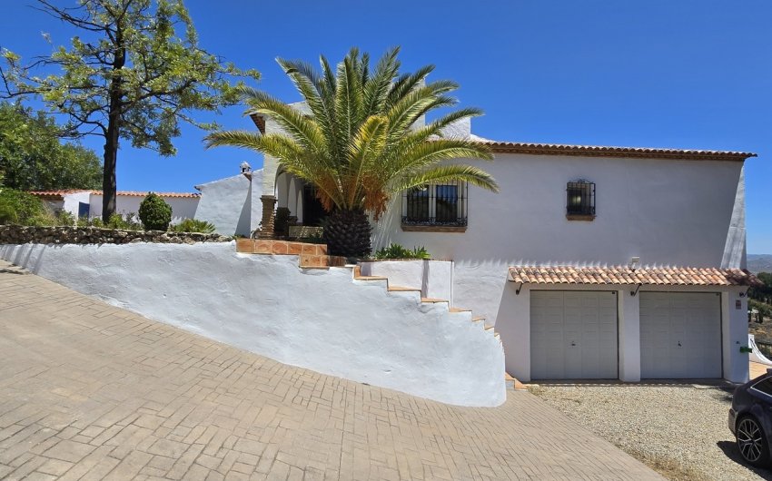 Herverkoop - Villa -
Vinuela - Inland