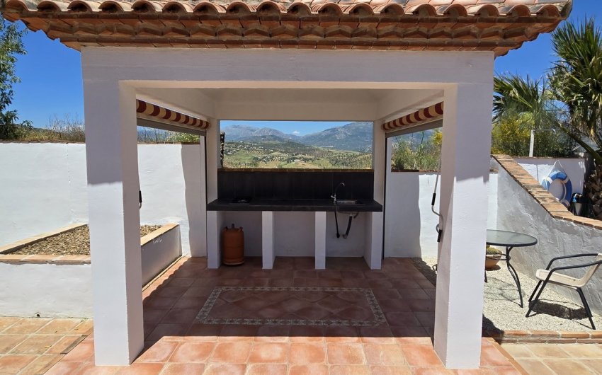 Herverkoop - Villa -
Vinuela - Inland