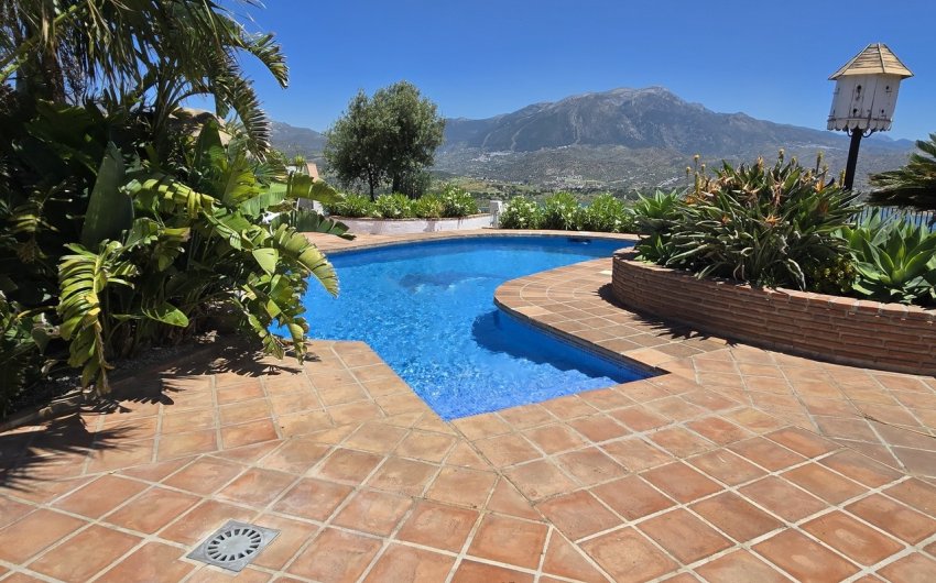 Herverkoop - Villa -
Vinuela - Inland