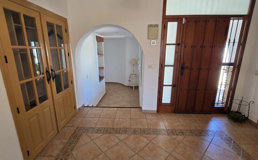 Herverkoop - Villa -
Vinuela - Inland