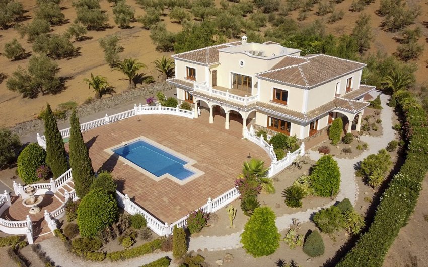 Herverkoop - Villa -
Vinuela - Inland