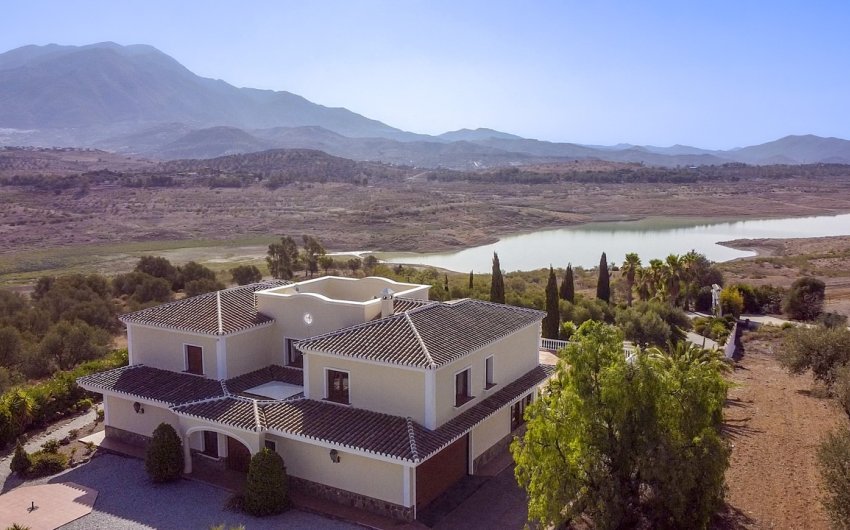 Herverkoop - Villa -
Vinuela - Inland