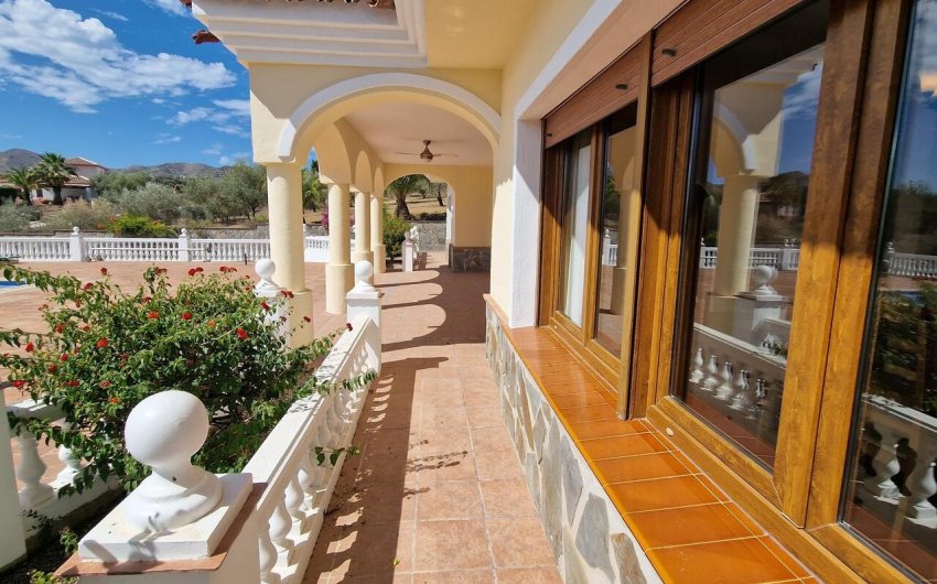 Herverkoop - Villa -
Vinuela - Inland