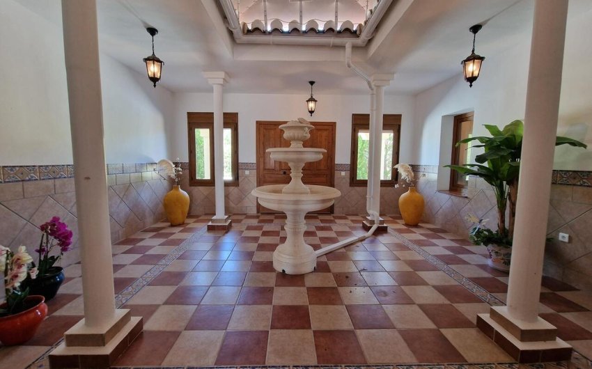 Herverkoop - Villa -
Vinuela - Inland