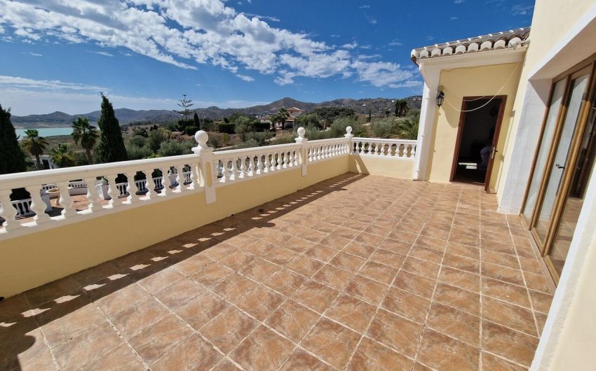 Herverkoop - Villa -
Vinuela - Inland