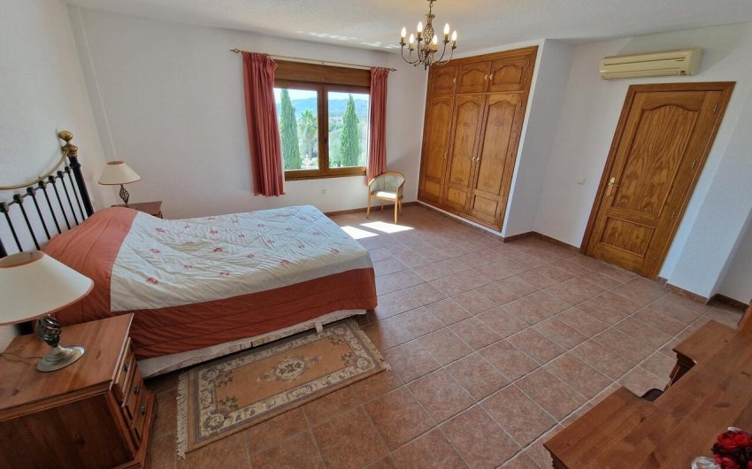 Herverkoop - Villa -
Vinuela - Inland