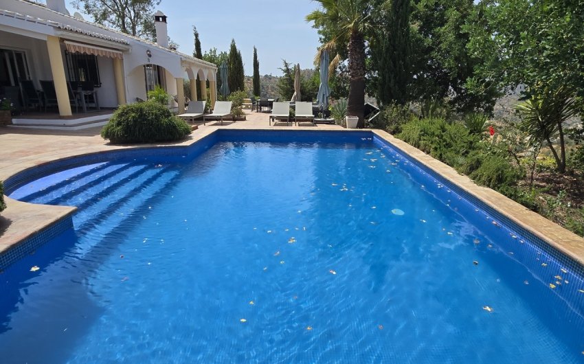 Herverkoop - Villa -
Vinuela - Inland